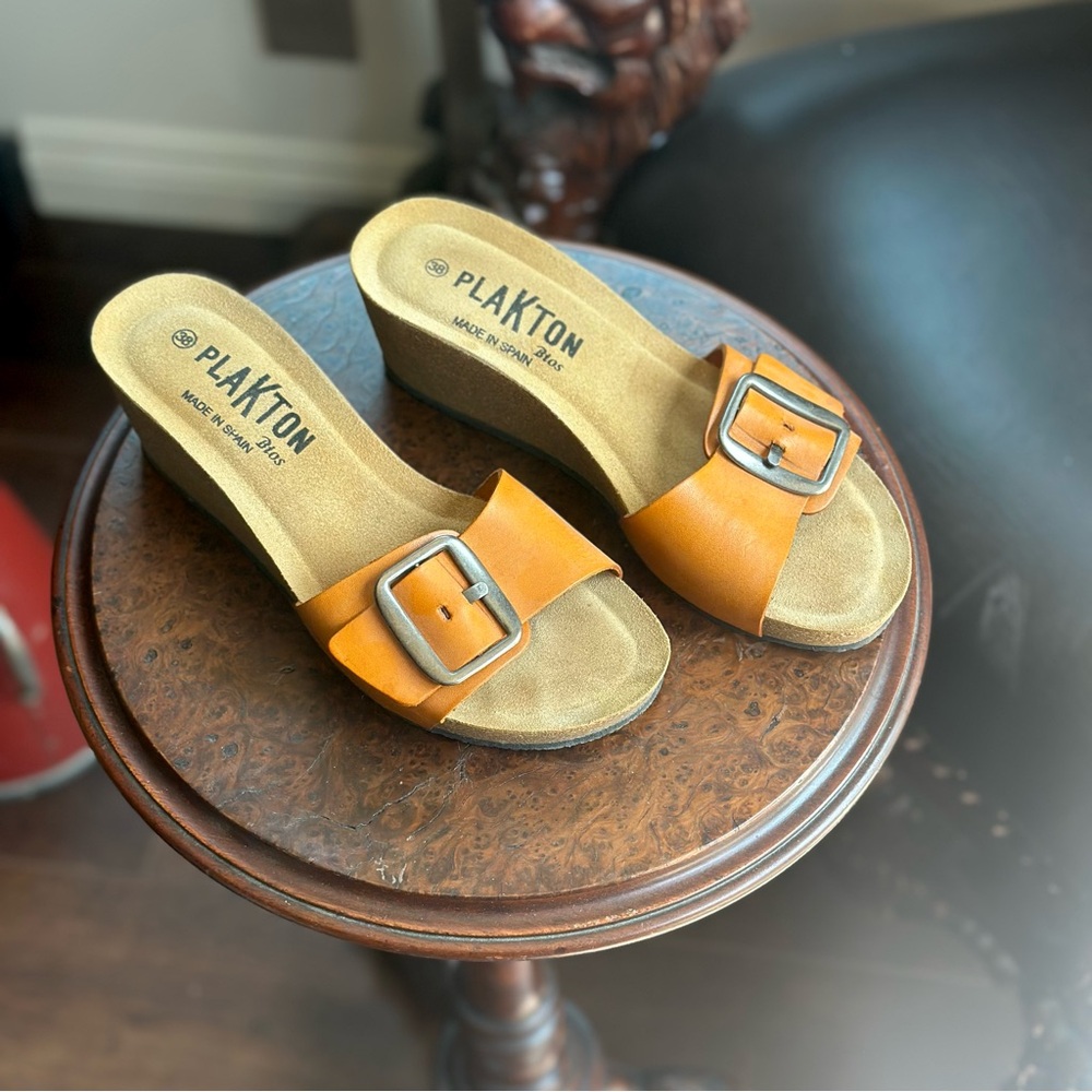 Plakton brand Women's Tan Slide Sandals